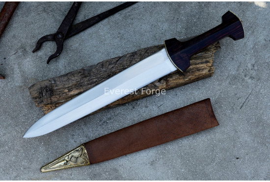 Baselard Dagger – Compact Medieval Blade | Everest Forge